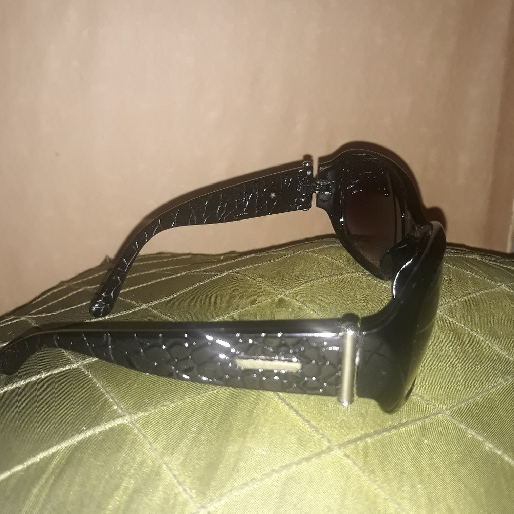 Coach womans sunglasses - Picture 2 of 3